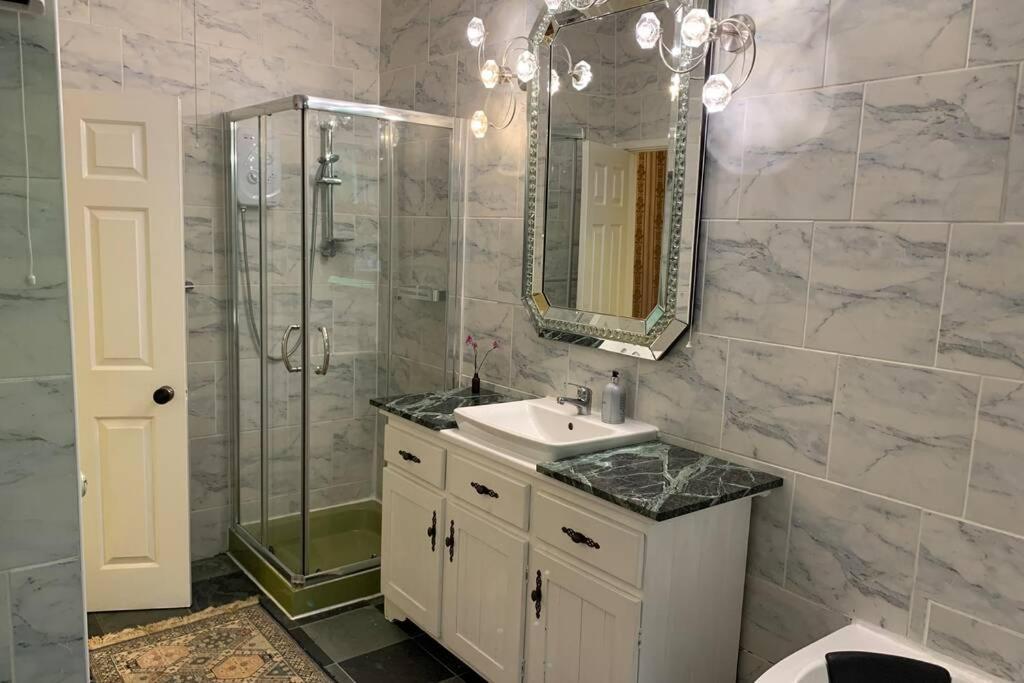 Luxurious Apartment In Historic Mansion - Sleeps 7 Ladock Kültér fotó